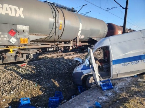Zderzenie samochodu dostawczego z pociągiem towarowym w powiecie radziejowskim [aktualizacja]