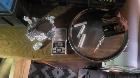 Jechał rowerem, wiózł narkotyki. W jego mieszkaniach policjanci znaleźli cały magazyn