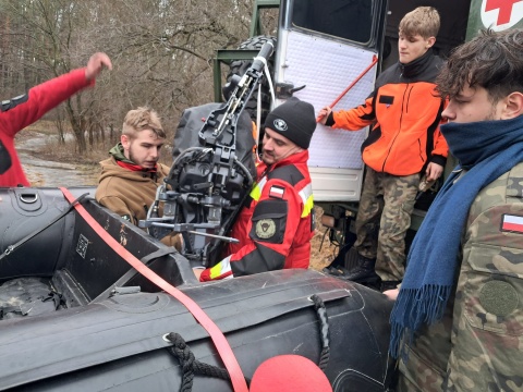 Trwają poszukiwania 71-latka z Łabiszyna. Przewodnicy z psami przeczesują okolice rzeki