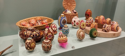 Wózek dziecięcy ze skorupki W Toruniu można oglądać pisanki z całego świata [zdjęcia]