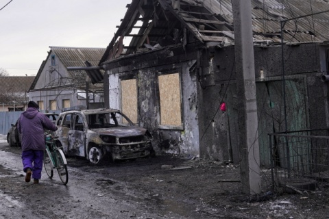 W nocnych atakach rosyjskich na Ukrainę zginęły co najmniej trzy osoby