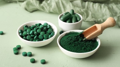 Chlorella i spirulina razem - czy warto łączyć te suprfoods [reklama]