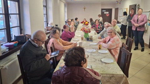 Czujniki czadu dla seniorów z Chełmna. Marszałek rozda kilkadziesiąt tysięcy takich urządzeń