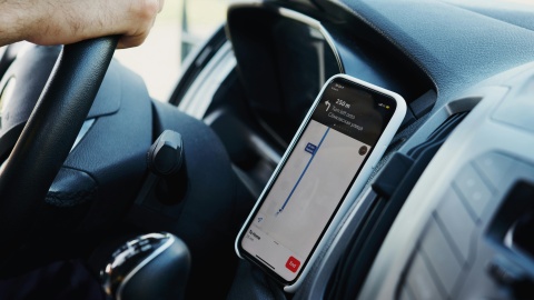 Łapki na kierownicę, policjanci patrzą To ważna akcja związana z bezpieczeństwem