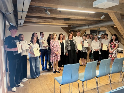 Uczniowie z Bydgoszczy zdają test z języka angielskiego i... lokalnej dumy