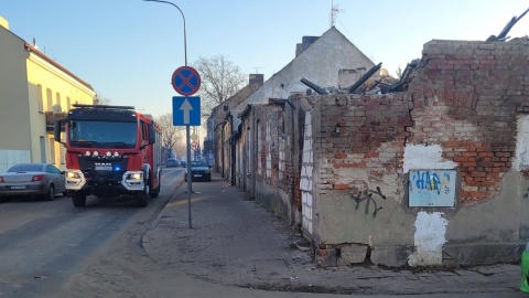 Po dramatycznym zgłoszeniu służby z Włocławka ruszyły na gruzowisko. Szukano mężczyzny [zdjęcia]
