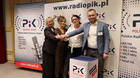 Łąki dla pszczół w zamian za wiedzę o cyberbezpieczeństwie. Ruszyła kampania Pole do popisu