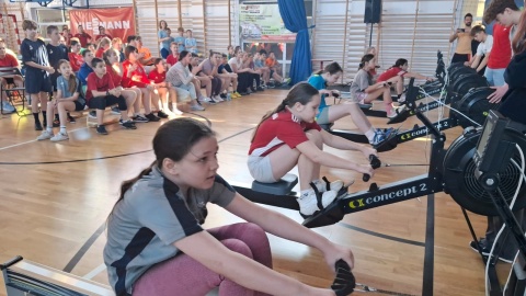 Tu liczy się siła, wytrzymałość i zabawa. Zawody na ergometrze w szkole pod Grudziądzem [wideo]