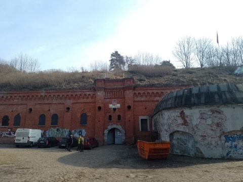 W Bydgoszczy posprzątali park nad Starym Kanałem, w Toruniu - Fort I Twierdzy Toruń i okolice