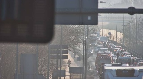 Karambol na ul. Pileckiego w Bydgoszczy. Zderzyły się dwie osobówki i bus