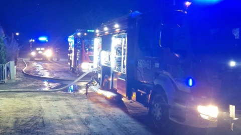 Pożar domku letniskowego w Białych Błotach. Nie żyje jedna osoba