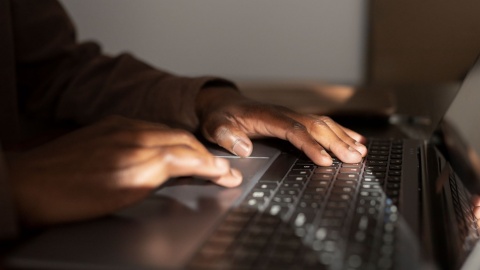 Wyrok dla internetowego oszusta ze Świecia. Ponad dwa lata więzienia