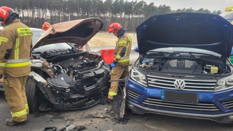 Trzy auta zderzyły się na DK 25 w Brzozie. Jedna osoba w szpitalu