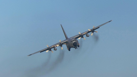 Wojskowy samolot ze 110 osobami na pokładzie rozbił się w południowo-wschodniej Kolumbii