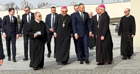 Prezydent Karol Nawrocki bierze udział w oficjalnych uroczystościach w Toruniu
