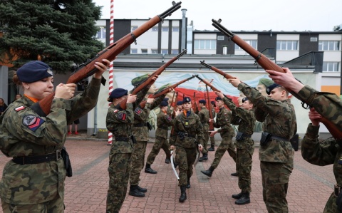 W tej szkole uczniowie dostają mundur, mają wstęp na poligon i szansę na pracę w służbach [zdjęcia]