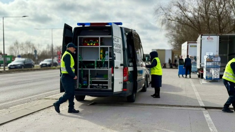 Śledzie jechały zgodnie z przepisami, ale w innej ciężarówce jedzenia było o wiele za dużo [zdjęcia]