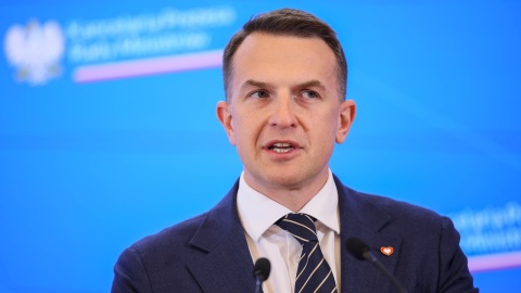 Rzecznik rządu Adam Szłapka: Rząd przyjął projekty ustaw ws. obniżenia cen paliw