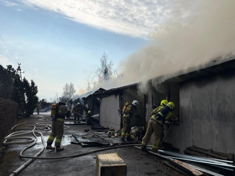 Chełmno. Ogień w zakładzie produkującym piankę. Ewakuowano 15 osób [zdjęcia]