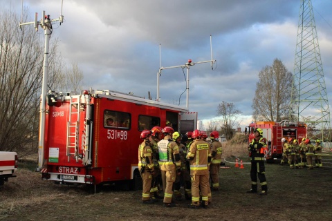 Pożar około 60 butli z gazem w Bydgoszczy. Akcja strażaków potrwa kolejną dobę [AKTUALIZACJA]