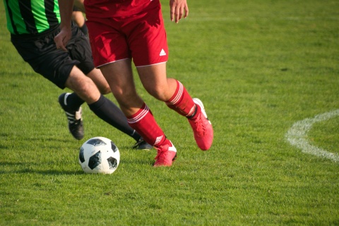 Na boisku tak jak w życiu. Trzeba budować relacje, czasem wbrew sympatiom [temat tygodnia]