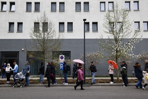 Wybory parlamentarne na Węgrzech: tłumy w lokalach wyborczych