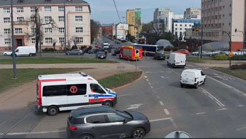 Kolizja na Rondzie Jagiellonów w Bydgoszczy. Doszło do zderzenia dwóch aut