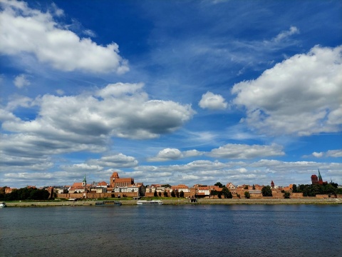 Zmiany w centrum Torunia wyznaczają słupki. Starówka ma być dla ludzi