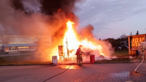Płonie hala produkcyjna w Dziardonicach w powiecie włocławskim. Droga krajowa nr 91 zablokowana