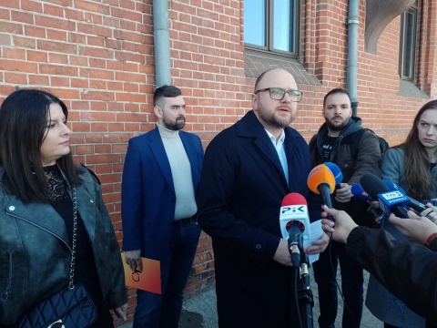 Toruń coraz bliżej nocnej prohibicji. Mieszkańcy mają dość nocnych burd i śmieci