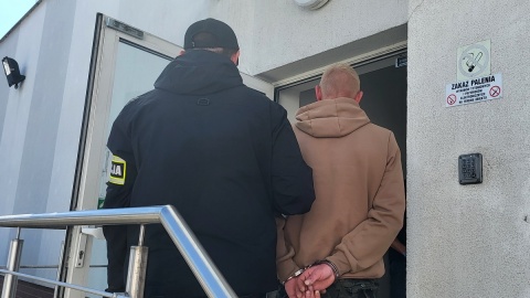 Seria kradzieży i oszustw w Więcborku. 40-latek zatrzymany, grozi mu do 8 lat więzienia