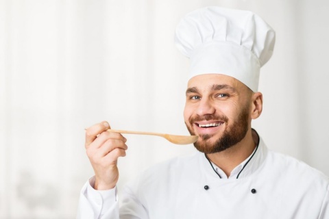 Zapaski kucharskie z haftem komputerowym - jak stworzyć spójny i trwały wizerunek gastronomii