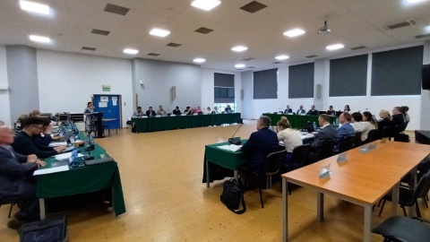 Autobusy szkolne miały być także dla innych pasażerów. Rodzice z Białych Błot powiedzieli nie