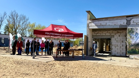 Rośnie budynek i nowoczesna szklarnia. Centrum Hodowli i Uprawy Roślin na Politechnice Bydgoskiej [zdjęcia]