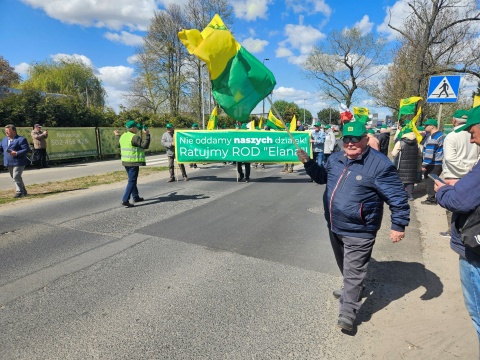 W działkowcach z Torunia kiełkuje gorycz. Zablokowali przejście dla pieszych [zdjęcia]