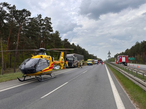 Zderzenie auta osobowego z ciężarówką w podbydgoskiej Brzozie. Dwie osoby w szpitalu [zdjęcia]