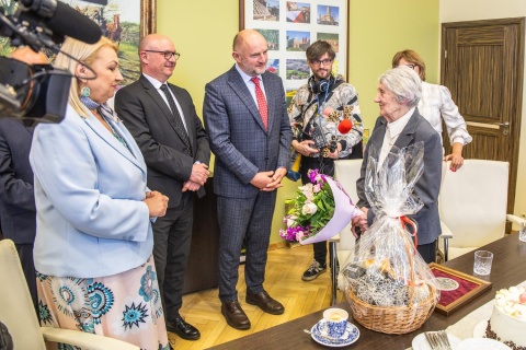 Czworo stulatków z regionu uhonorowanych. Mimo trudnych doświadczeń mogą nas uczyć optymizmu [zdjęcia]