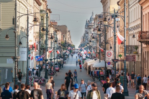 Polski rynek pracy zmieniał się na przestrzeni ostatnich lat - analiza trendów [reklama]
