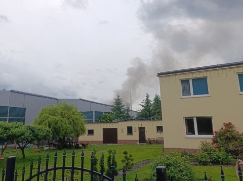 Wyciek szkła w hucie w Turze. Na miejscu działa 11 zastępów straży pożarnej