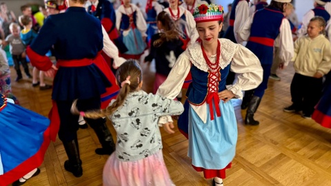 Muzyka z malowanej skrzyni. Ziemia Bydgoska prezentuje folklor i zaprasza do tańca [zdjęcia]