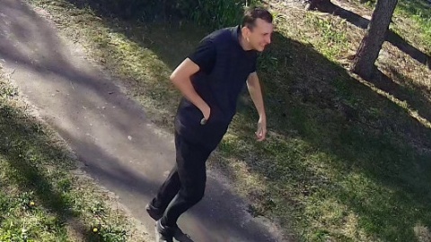 Rozpoznajesz tego mężczyznę Jest poszukiwany za uszkodzenie pojazdu
