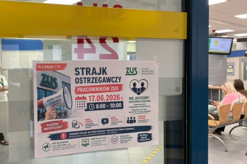 Pracownicy ZUS odeszli od swoich biurek - także w regionie. Trwa strajk ostrzegawczy
