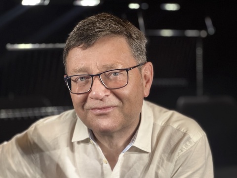 Dla dyrektora Opery Nova na wakacjach najpiękniej brzmi... cisza. Ucieka od decybeli w Bory Tucholskie