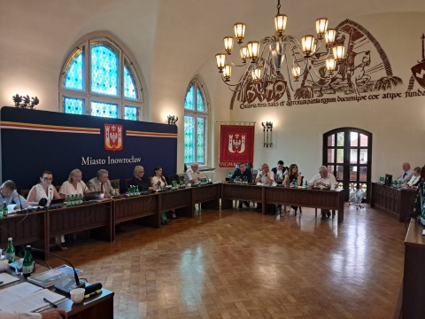 Sesja absolutoryjna w Inowrocławiu. Wotum zaufania udzielono większością głosów