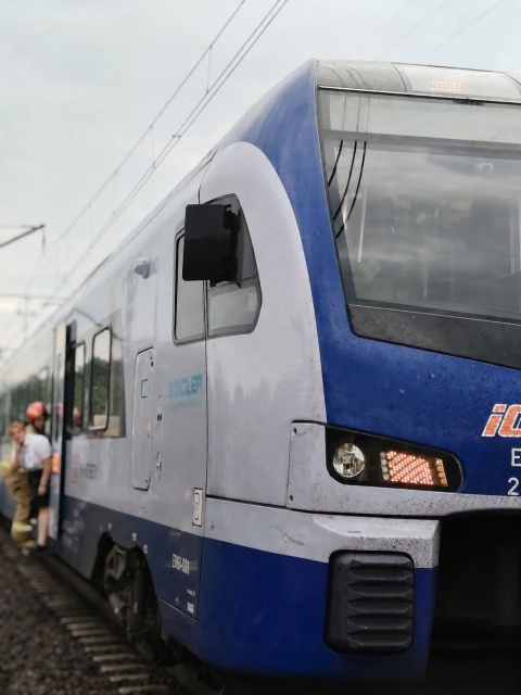 Alarm w pociągu Dym w kabinie maszynisty Akcja na dworcu kolejowym w Lubaniu