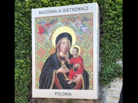 W Ogrodach Watykańskich odsłonięto mozaikę z wizerunkiem Matki Bożej Gietrzwałdzkiej [wideo]