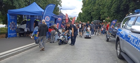 Tak wygląda służba w policji od kuchni. Funkcjonariusze z Torunia świętowali z mieszkańcami [zdjęcia]