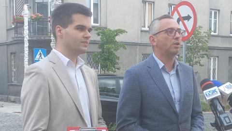 Spór o miejsca parkingowe we Włocławku. Konfederacja ostrzega przed ich ograniczeniem, Lewica temu zaprzecza