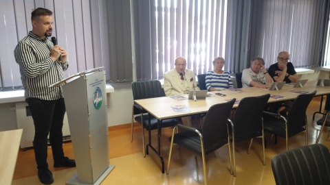 Seniorzy w Ciechocinku uczą się korzystać z nowych technologii. Rozpoczęły się warsztaty eFajfy [zdjęcia]