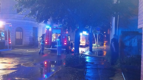 Nocny pożar przy ulicy Łokietka w Bydgoszczy [wideo]